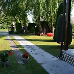 بيت للعطل Rozsa Nyaralohaz *