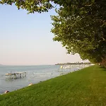Rozsa Nyaralohaz * Balatonboglár