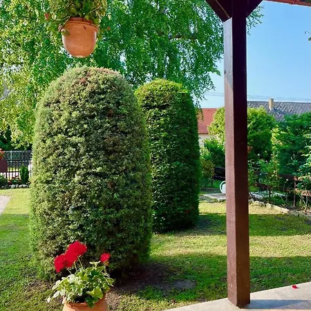 Rozsa Nyaralohaz Balatonboglar