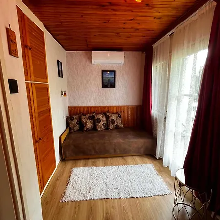 Nyaraló Rózsa *