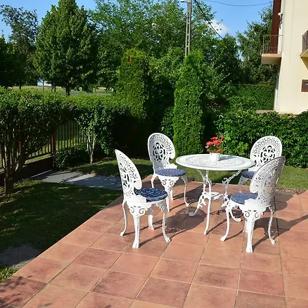 Rozsa Nyaralohaz Balatonboglar