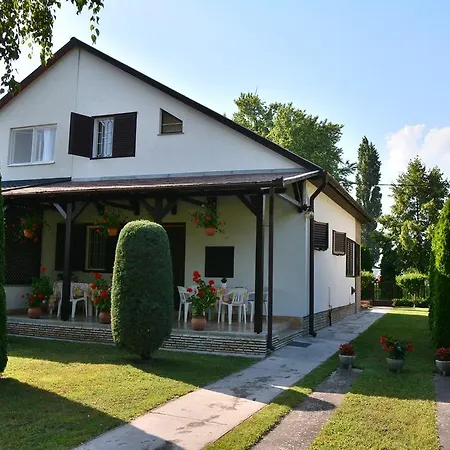 Holiday home Rozsa Nyaralohaz