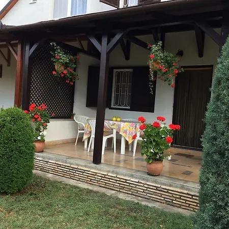 Holiday home Rozsa Nyaralohaz Balatonboglar