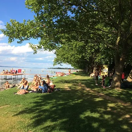 Rozsa Nyaralohaz Hébergement de vacances *
