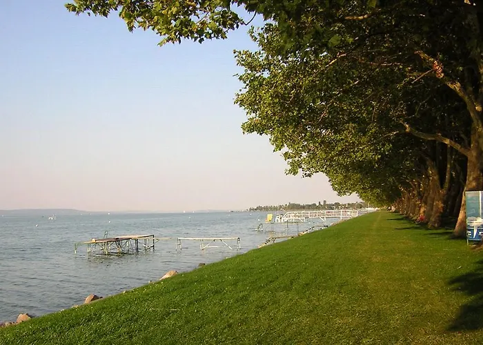 Rozsa Nyaralohaz * Balatonboglár