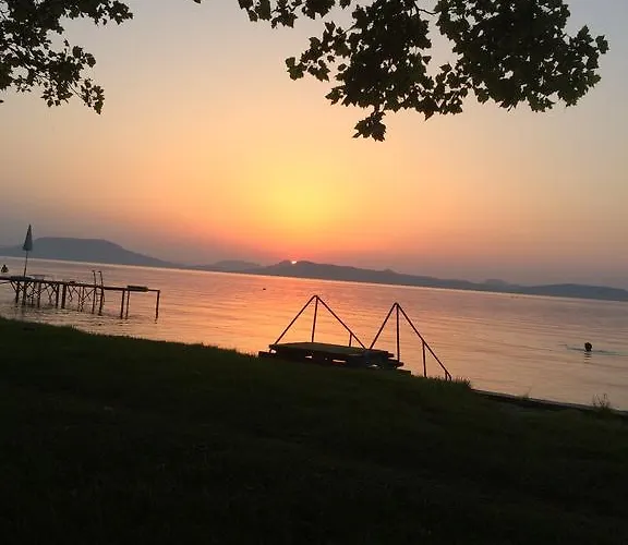 Rozsa Nyaralohaz Feriehus Balatonboglár